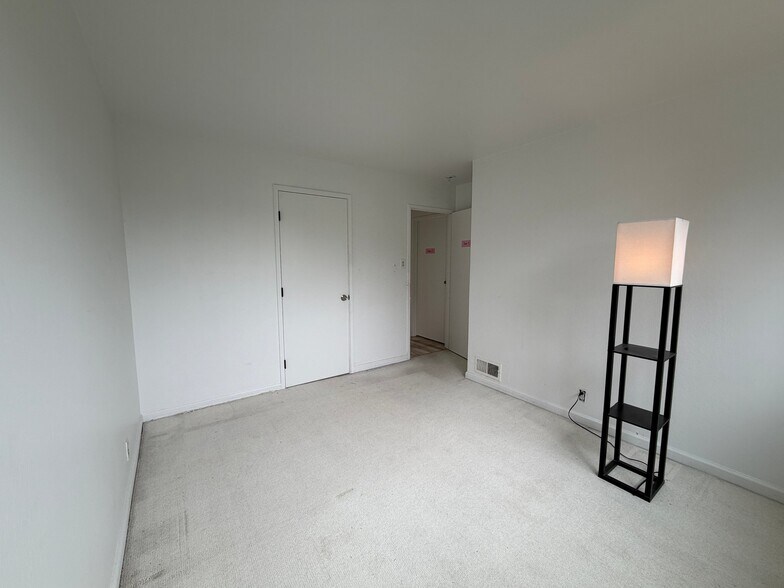 Building Photo - 12 Parkside Ave