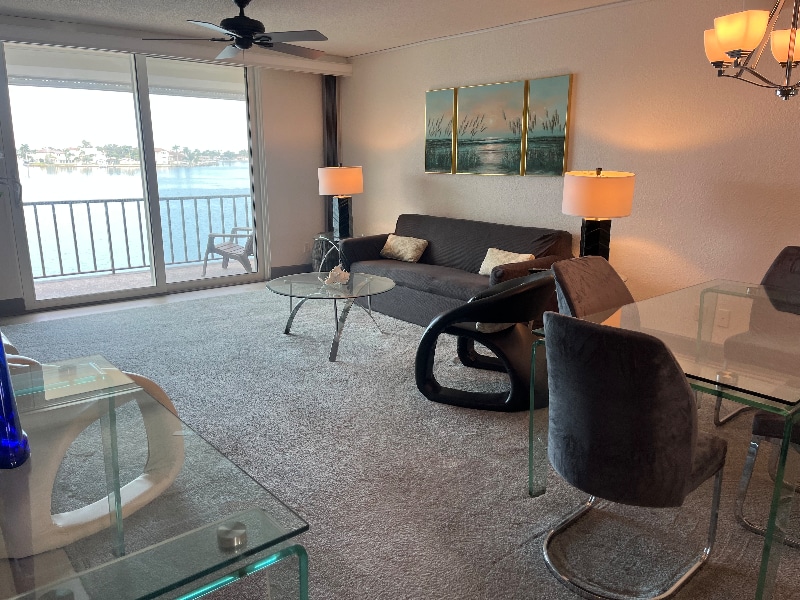 Building Photo - 7910 Sun Island Dr S