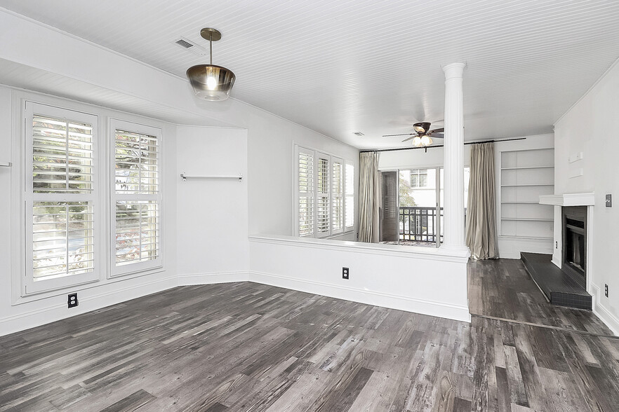 Building Photo - 1109 E Morehead St