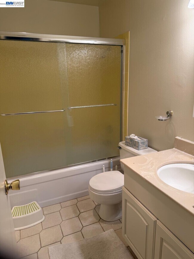 Building Photo - 320 N Civic Dr