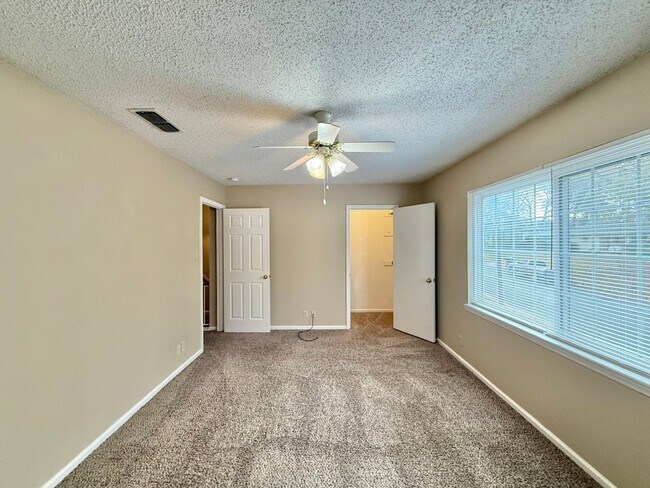 Building Photo - Delmar Dr. 2510/2512