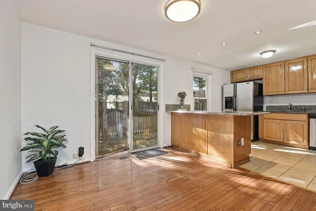 Building Photo - 10606 Tuppence Ct