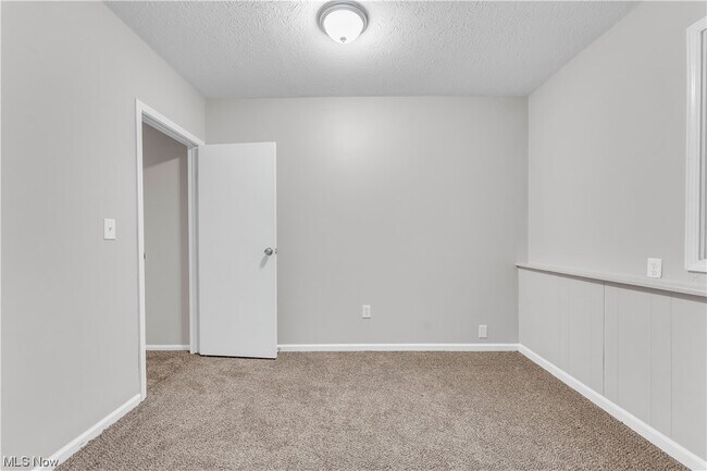 Building Photo - 17575 Howe Rd