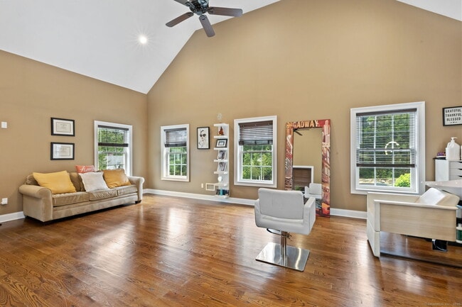 Building Photo - 354 Oaklawn Ave