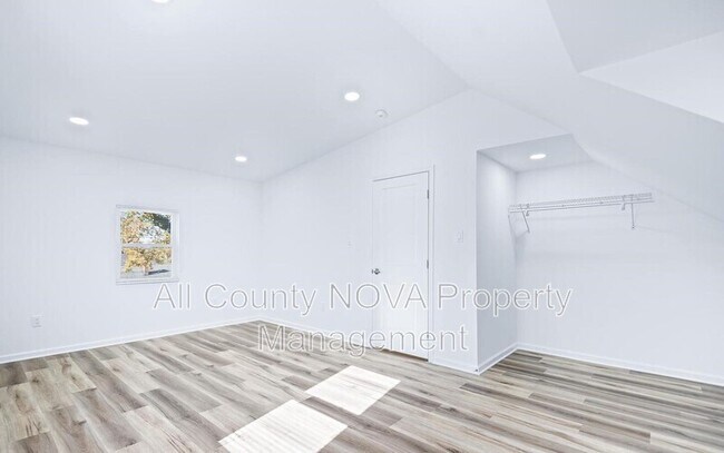 Building Photo - 5606 Elberton Pl