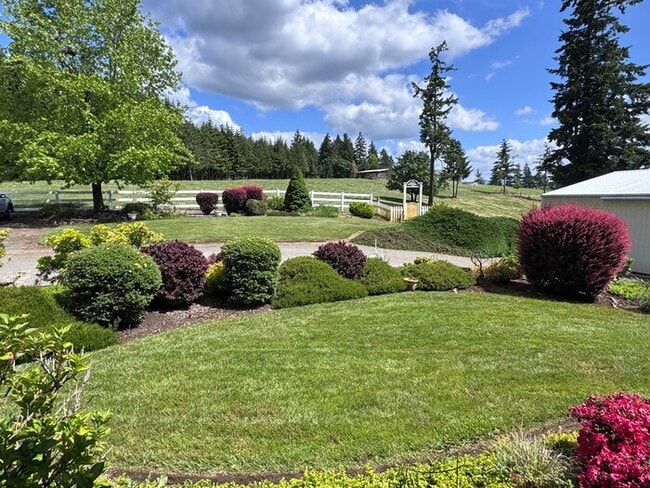 Building Photo - Gorgeous Home on 23 Acres Includes 22x32 S...