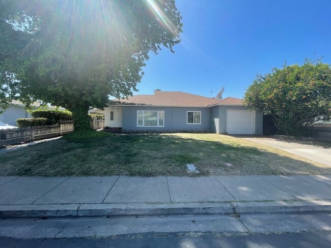 Primary Photo - 125 N Elm Ave