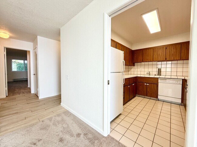 Building Photo - Recently Updated Condo with OCEAN VIEW - W...