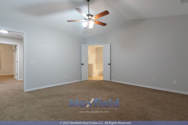 Building Photo - Beautiful 6BD, 3.5BTH, 3GAR Home in Cranberry Hills