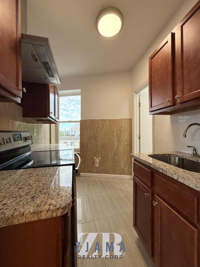 Building Photo - 1 bedroom in Brooklyn NY 11238