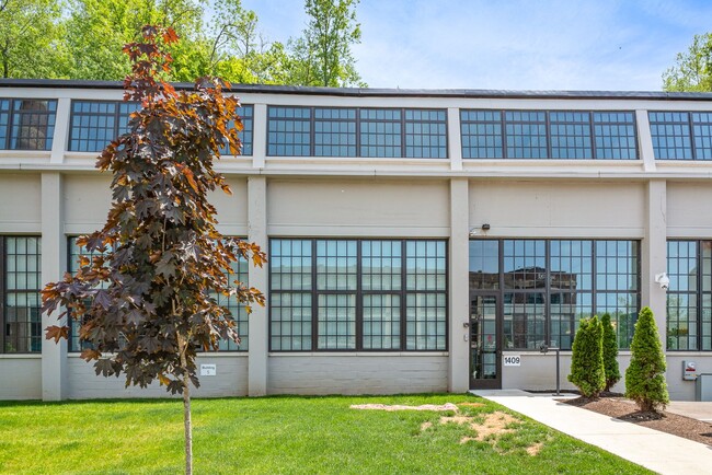 Building Photo - Swanky, Funky, Groovy, loft space Cincinna...