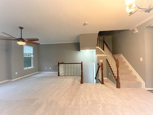 Building Photo - 400 Ava Way NE