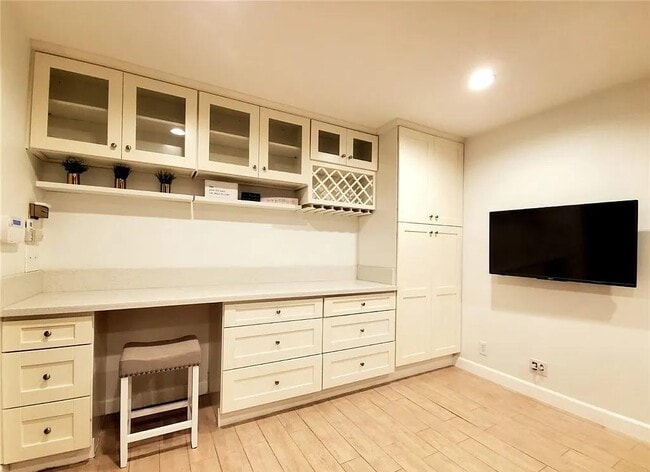 Building Photo - 465 S Los Robles Ave