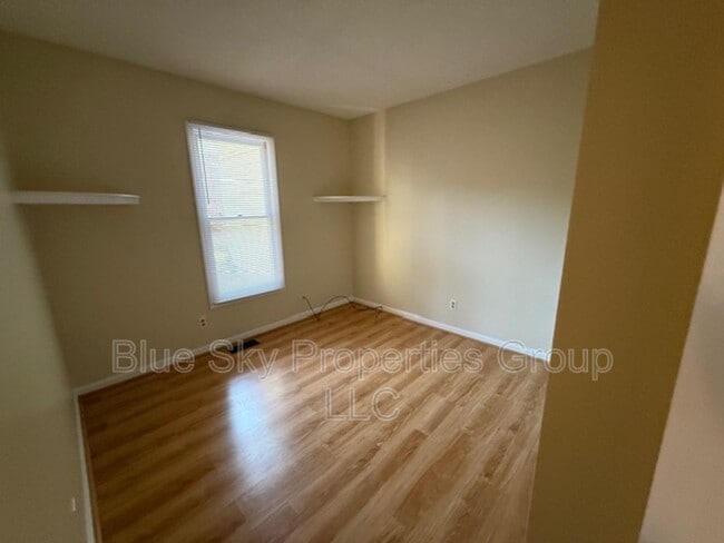 Building Photo - 146 Hanks St