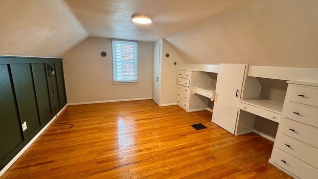 Building Photo - 1048 Griswold St SE