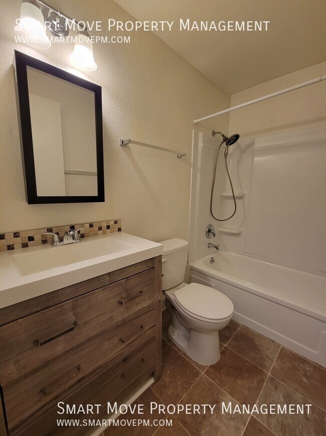 Building Photo - 2561 Targee-