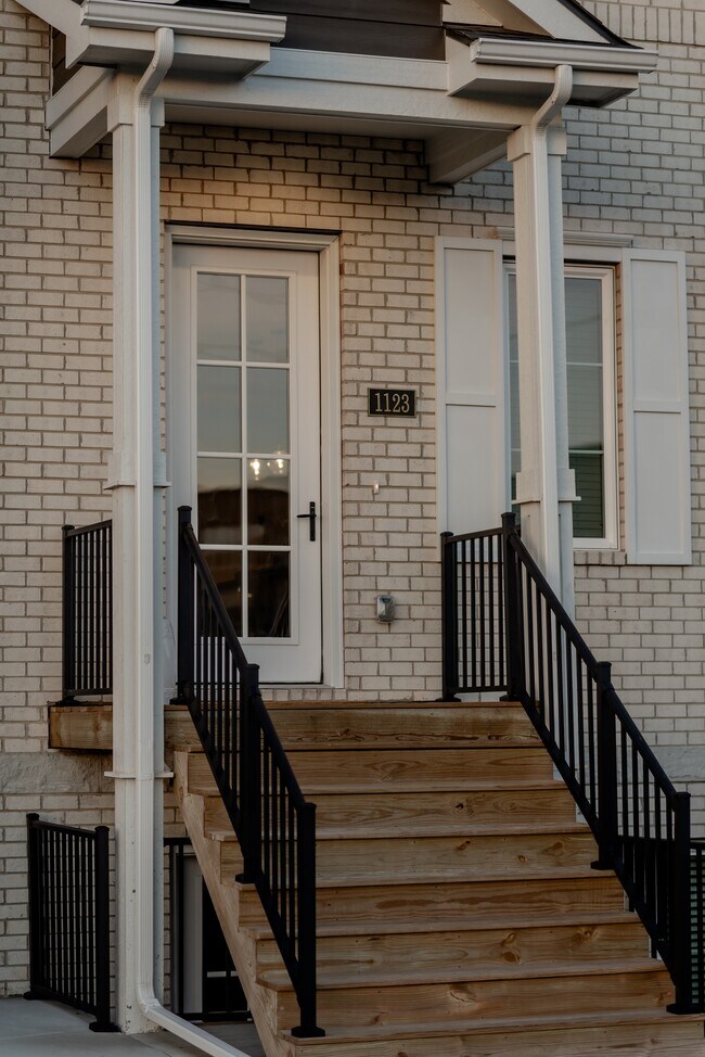 Building Photo - 1204 SW Franklin Dr