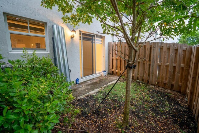 Building Photo - 137 NE 3rd St