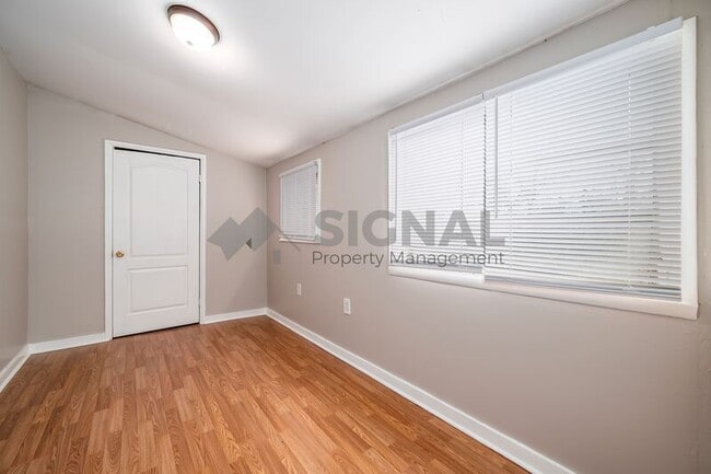 Building Photo - 529 Telford Ln