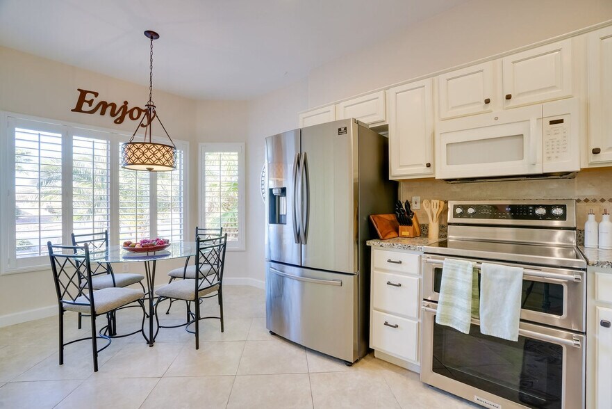 Building Photo - 15992 W Indigo Ln