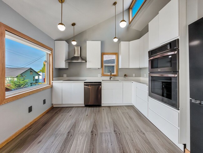 Building Photo - Remodeled Alki Beach Home with Puget Sound Views
