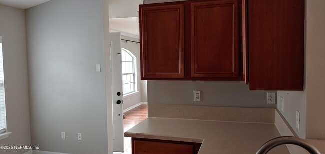 Building Photo - 916 Hyannis Port Dr