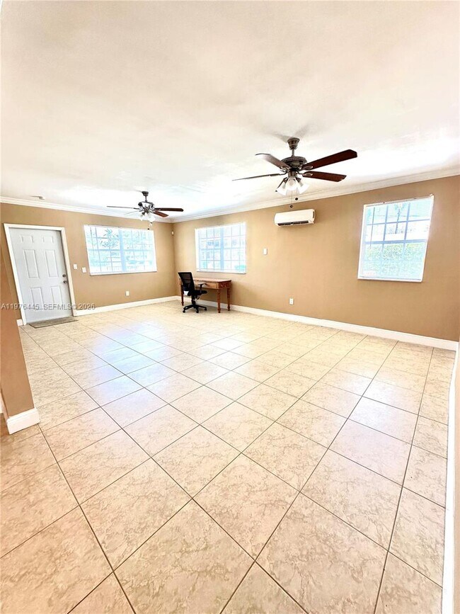 Building Photo - 3101 SW 67th Ave