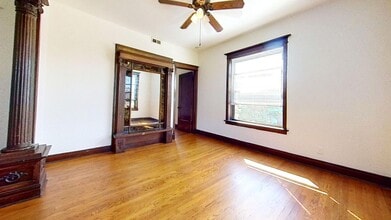 Building Photo - Top Floor North Center Two Bedroom