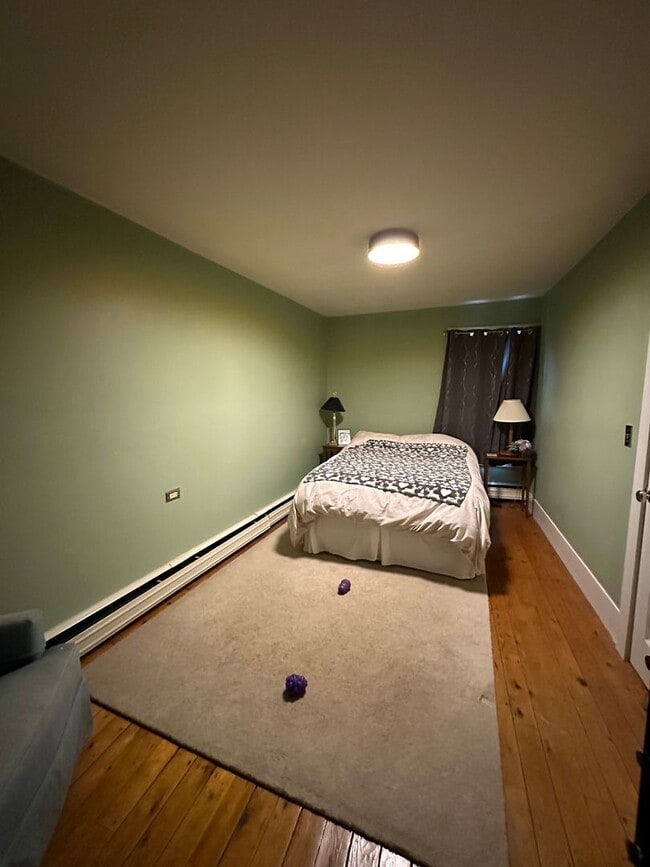 Building Photo - Spacious Single-Family House - Close to Mi...