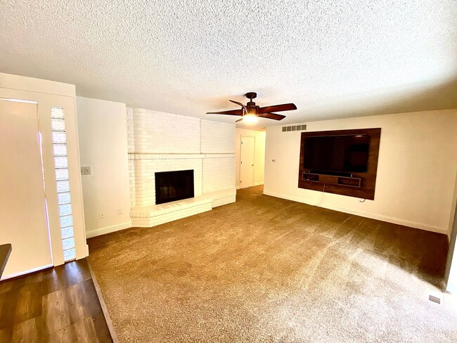 Building Photo - Lovely Highlands Home w/a View Available 7...
