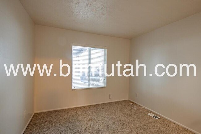 Building Photo - 4670 Stratton Dr E