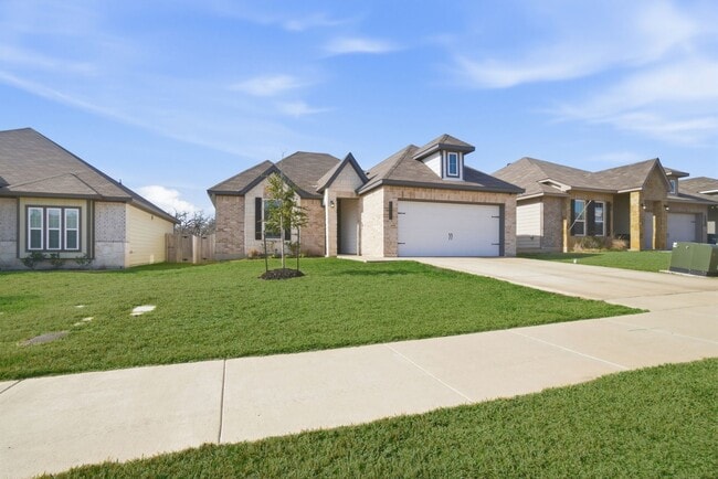Building Photo - 1318 Kingsgate Dr