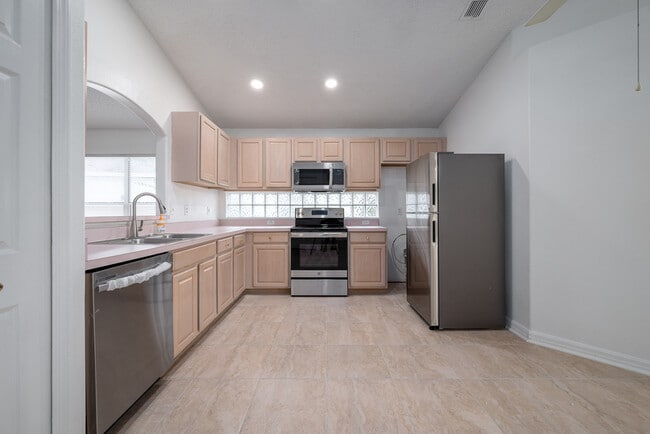 Building Photo - 10478 Sun Villa Blvd