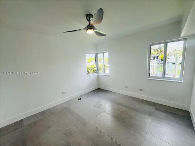 Building Photo - 2045 Calais Dr
