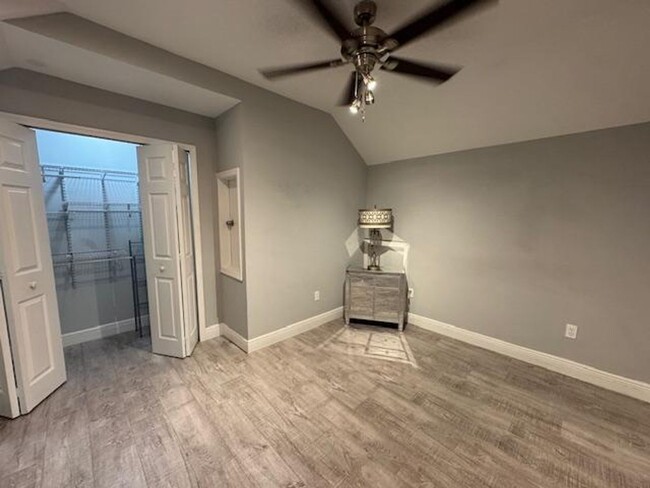 Building Photo - 1 Bedroom Renovated Garage Apartment