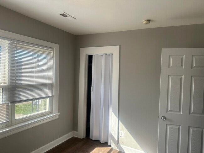 Building Photo - 1105 Sparks Rd