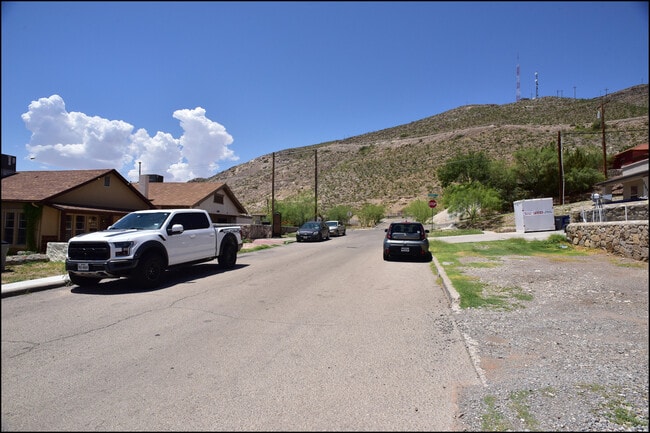 Building Photo - 2111 Portland Ave