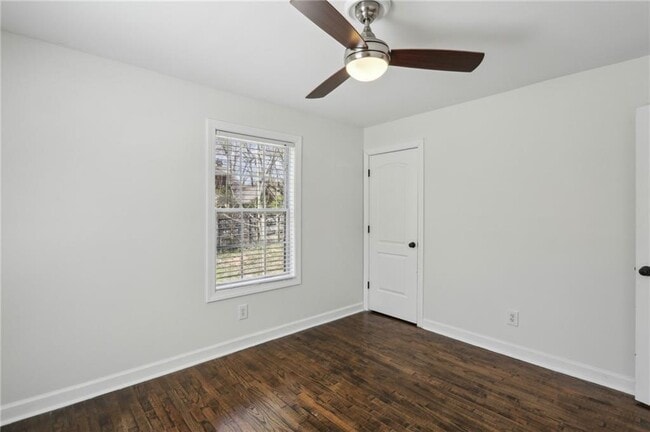 Building Photo - 1833 Flat Shoals Rd SE