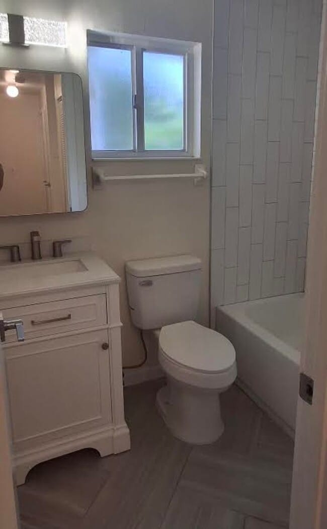 Building Photo - Exceptional Fully Remodeled 2-Bedroom, 2-Bath Duplex in University PlaceFenced Yard