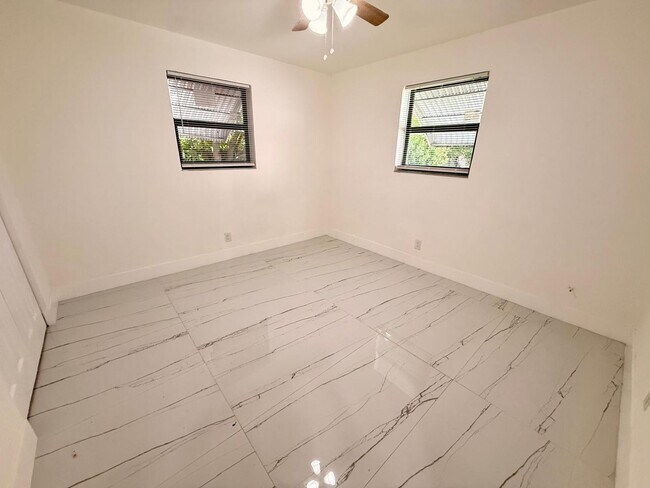 Building Photo - 4088 SW 51st St