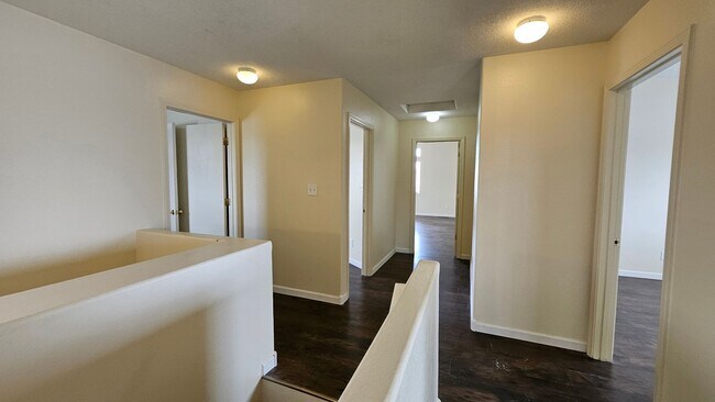Building Photo - 5 Bed 3 Bath
