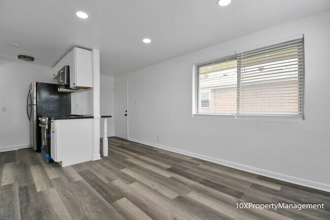 Building Photo - 499 E Columbus St