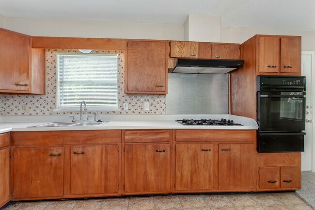 Building Photo - 2 Bedroom, 1 Bath House in Casa View!