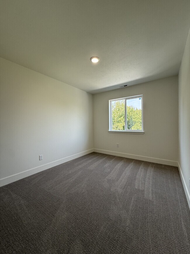 Building Photo - 13301 E Alki Ave