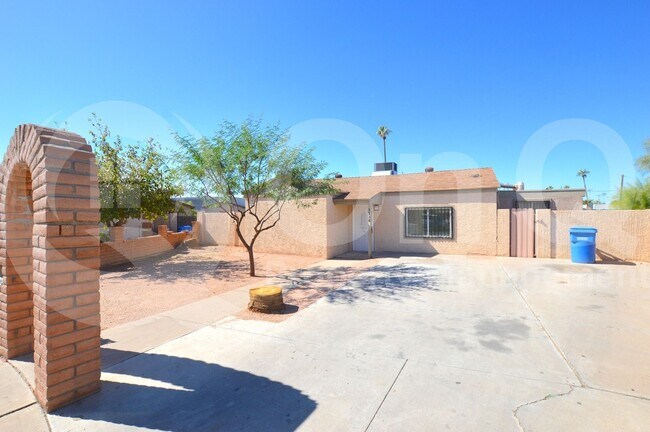 Primary Photo - 3238 W Garfield St