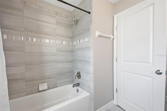 Building Photo - 8 Creek Ct