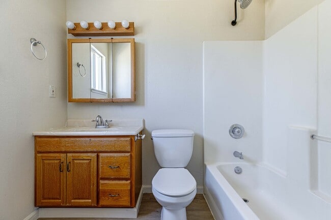 Building Photo - 3 bed 2 bath home for RENT in Modesto by H...