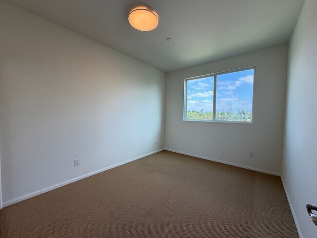 Building Photo - 13941 Sherman Way