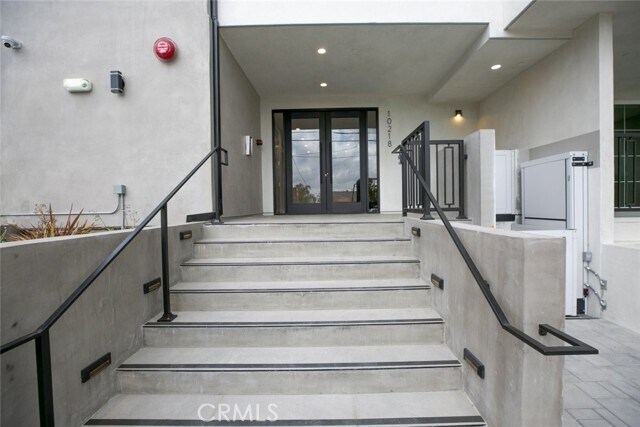 Building Photo - 10218 Fernglen Ave