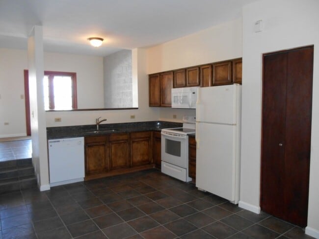 Building Photo - Eastside (Golf Links and Pantano) spacious 2nd floor 2 bed, 2 bath condo!